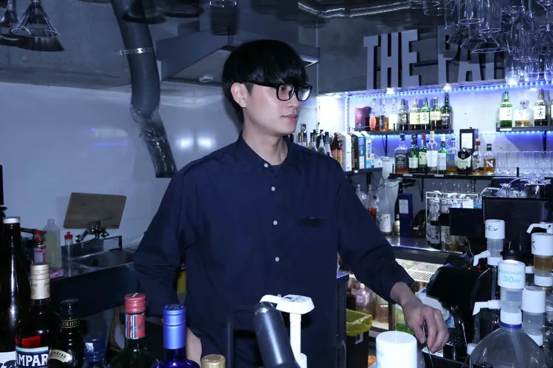 バーテンダー